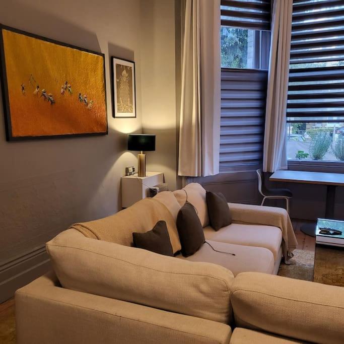 5 Luxury Spacious Loft - Prime Location - Comfortable Bed & Sofa