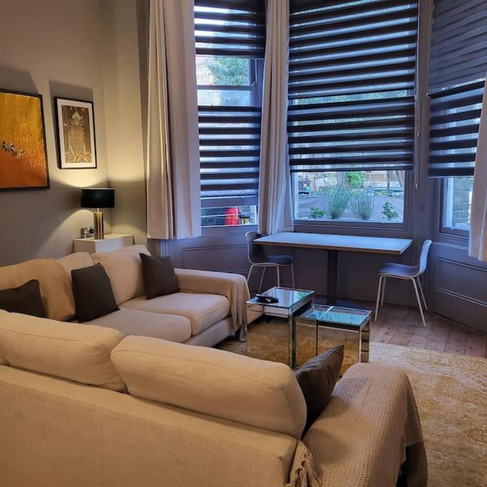 5 Luxury Spacious Loft - Prime Location - Comfortable Bed & Sofa