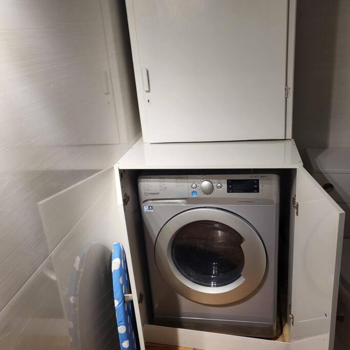 Apartment 5 Luxury Spacious Loft - Prime Location - Comfortable Bed & Sofa Brighton