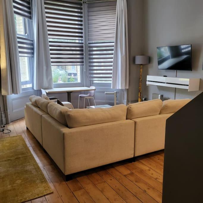 5 Luxury Spacious Loft - Prime Location - Comfortable Bed & Sofa Apartment