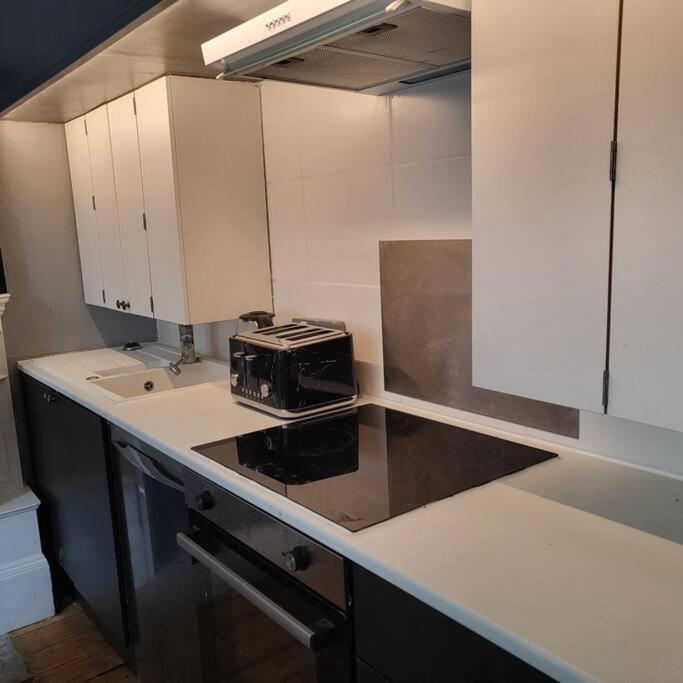 5 Luxury Spacious Loft - Prime Location - Comfortable Bed & Sofa